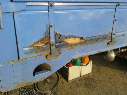 รถอีซูซุ 6 ล้อ รั่ว 130 แรงม้า. ปี 46  สนใจติดต่อ 081 - 6079515