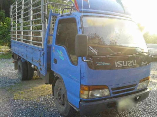 รถอีซูซุ 6 ล้อ รั่ว 130 แรงม้า. ปี 46  สนใจติดต่อ 081 - 6079515