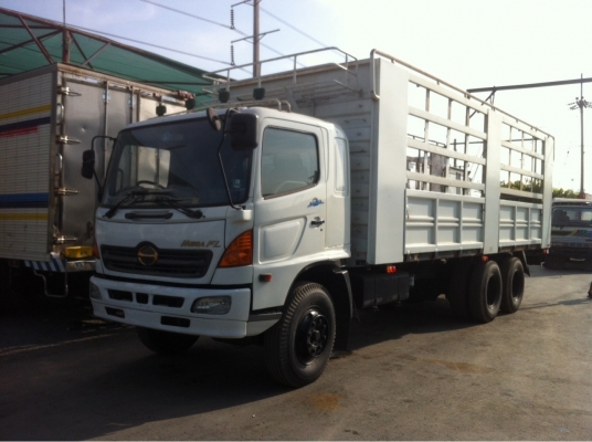 10ล้อhinoเมกก้ากะบะบรรทุกยาว7.5ม