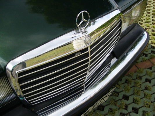 benz w123 ปี 1988 เครื่อง2 jz twinturbo เกียร์ออโต้ ซันรูฟไฟฟ้า สีเขียวหัวเป็ดเดิม ๆ ภายในเขียว ไม่เคยดมแก๊ส กันชนบิ๊กแท้ ๆ  ครับ