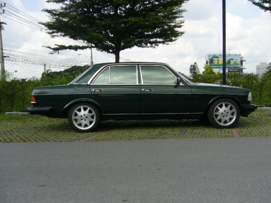 benz w123 ปี 1988 เครื่อง2 jz twinturbo เกียร์ออโต้ ซันรูฟไฟฟ้า สีเขียวหัวเป็ดเดิม ๆ ภายในเขียว ไม่เคยดมแก๊ส กันชนบิ๊กแท้ ๆ  ครับ