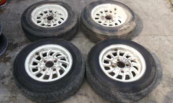 ขายแม็กขอบ13 พร้อมยางเรโทร ถูำกๆๆเลยครับ 4รู114 1900บาท