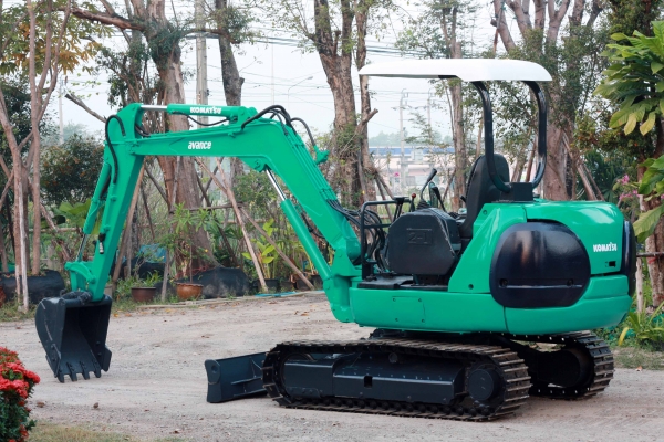 ขายแม็คโค KOMATSU PC35R-8  มี VDO ทดลองขับให้ดู นำเข้าจากญี่ปุ่น ไม่เคยผ่านการใช้งานในไทย ติดต่อ 086-775-7900