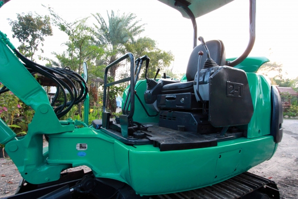 ขายแม็คโค KOMATSU PC35R-8  มี VDO ทดลองขับให้ดู นำเข้าจากญี่ปุ่น ไม่เคยผ่านการใช้งานในไทย ติดต่อ 086-775-7900