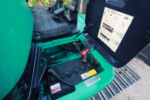 ขายแม็คโค KOMATSU PC35R-8  มี VDO ทดลองขับให้ดู นำเข้าจากญี่ปุ่น ไม่เคยผ่านการใช้งานในไทย ติดต่อ 086-775-7900