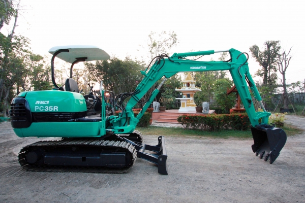 ขายแม็คโค KOMATSU PC35R-8  มี VDO ทดลองขับให้ดู นำเข้าจากญี่ปุ่น ไม่เคยผ่านการใช้งานในไทย ติดต่อ 086-775-7900