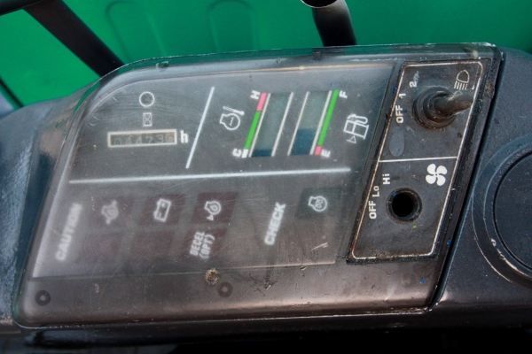 ขายแม็คโค KOMATSU PC35R-8  มี VDO ทดลองขับให้ดู นำเข้าจากญี่ปุ่น ไม่เคยผ่านการใช้งานในไทย ติดต่อ 086-775-7900