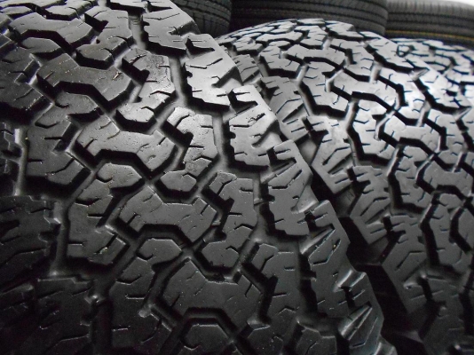 ขายยาง BF Goodrich All -Terrain 265/75/16 ปี 11 ดอก 1 cm 1 ชุด/ใส่-ถ่วงฟรีค่ะ
