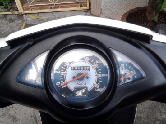 ขออนุญาติขาย Honda Click Play สีขาวมุก โอนให้ฟรีครับ