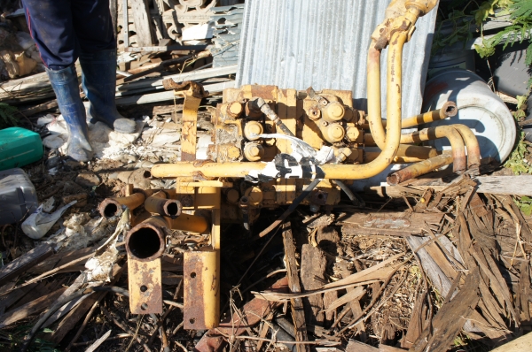 ขายวาล์วปั้มคอนโทล รถแบคโฮ โคมาสุ pc200รุ่น2-3 ขายวาล์วปั้มคอนโทล รถแบคโฮ โคมาสุ pc200รุ่น2-3