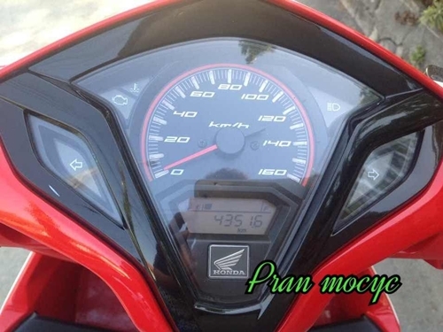 ขายHonda click สีขาวเเดง ปี2103 ขายHonda click สีขาวเเดง ปี2103