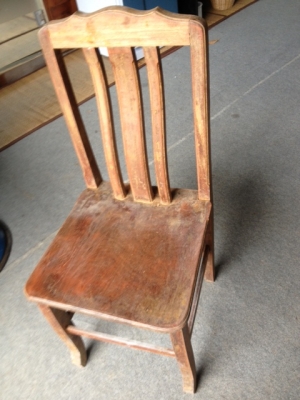 เก้าอี้ไม้มะค่า