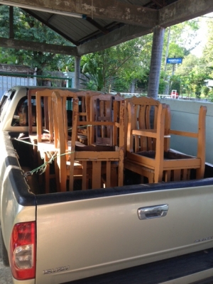 เก้าอี้ไม้มะค่า