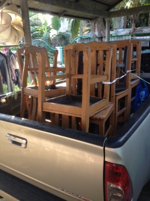 เก้าอี้ไม้มะค่า