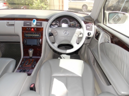 BENZ E240 ปี 2002 สีทอง ติด LPG แล้ว รถบ้านแท้