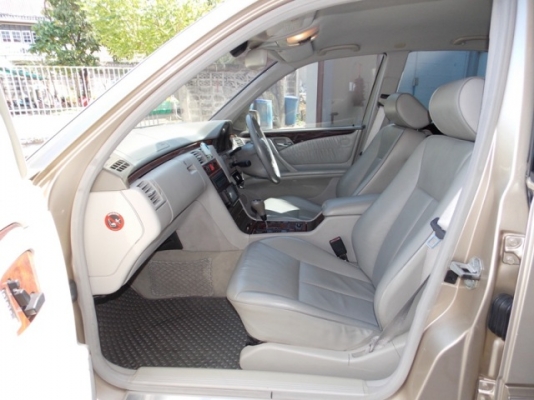 BENZ E240 ปี 2002 สีทอง ติด LPG แล้ว รถบ้านแท้