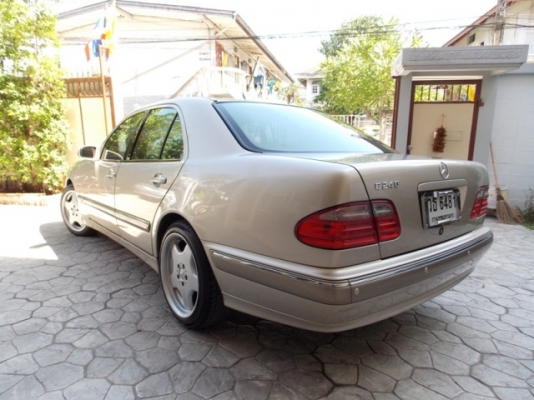 BENZ E240 ปี 2002 สีทอง ติด LPG แล้ว รถบ้านแท้