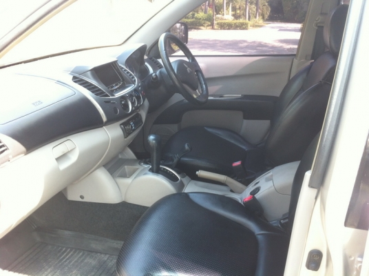 ขาย TRITON 3.2 ตัวTOP ออโต้ 4x4 มือเดียวป้ายแดง ขาย TRITON 3.2 ตัวTOP ออโต้ 4x4 มือเดียวป้ายแดง