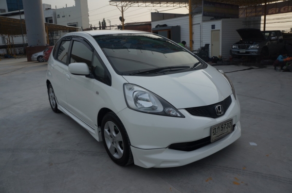 HONDA JAZZ ปี2010 มือเดียวออกห้าง ARIBAG คู่ ล้อ MAX แอร์เย็น เครื่อง+ช่วงล่างดี สีสวย ภายใน+เบาะ สมบูรณ์ การันตีรถสวย จัดไฟแนนได้เต็ม ฟรีดาวน์ ติดแบ็คลิสออกรถได้