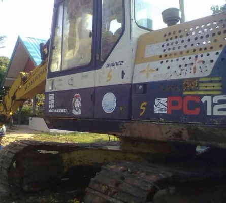 KOMATSU PC 120-5 เครื่องเดิมปั๊มเดิมๆสภาพดีพร้อมใช้งานได้เลยครับ ภายในเก๋งคอนโทรลยาว สะอาดสวย ภายนอกบูมอาร์มสวยไม่มีปะ บอดี้สวยรอบคัน ช่วงล่างเอวแน่นดี โรลเลอร์โซ่บูทใบแทรกสภาพดี 70\% พร้อมใช้งาน เอกสารสัญญาซื้อขาย ราคาต่อรองได้ครับ