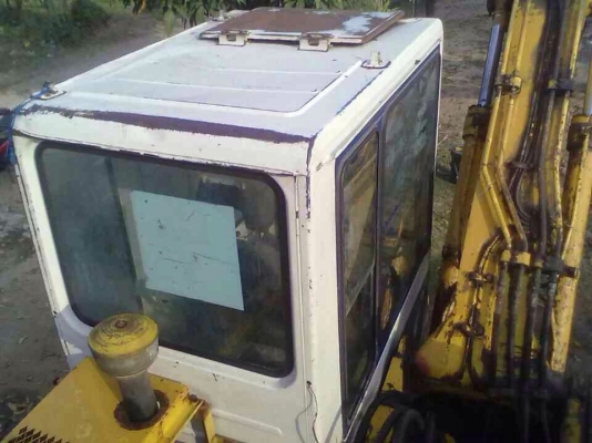 KOMATSU PC 120-5 เครื่องเดิมปั๊มเดิมๆสภาพดีพร้อมใช้งานได้เลยครับ ภายในเก๋งคอนโทรลยาว สะอาดสวย ภายนอกบูมอาร์มสวยไม่มีปะ บอดี้สวยรอบคัน ช่วงล่างเอวแน่นดี โรลเลอร์โซ่บูทใบแทรกสภาพดี 70\% พร้อมใช้งาน เอกสารสัญญาซื้อขาย ราคาต่อรองได้ครับ