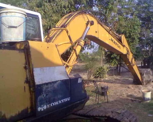 KOMATSU PC 120-5 เครื่องเดิมปั๊มเดิมๆสภาพดีพร้อมใช้งานได้เลยครับ ภายในเก๋งคอนโทรลยาว สะอาดสวย ภายนอกบูมอาร์มสวยไม่มีปะ บอดี้สวยรอบคัน ช่วงล่างเอวแน่นดี โรลเลอร์โซ่บูทใบแทรกสภาพดี 70\% พร้อมใช้งาน เอกสารสัญญาซื้อขาย ราคาต่อรองได้ครับ
