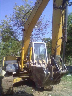 KOMATSU PC 120-5 เครื่องเดิมปั๊มเดิมๆสภาพดีพร้อมใช้งานได้เลยครับ ภายในเก๋งคอนโทรลยาว สะอาดสวย ภายนอกบูมอาร์มสวยไม่มีปะ บอดี้สวยรอบคัน ช่วงล่างเอวแน่นดี โรลเลอร์โซ่บูทใบแทรกสภาพดี 70\% พร้อมใช้งาน เอกสารสัญญาซื้อขาย ราคาต่อรองได้ครับ