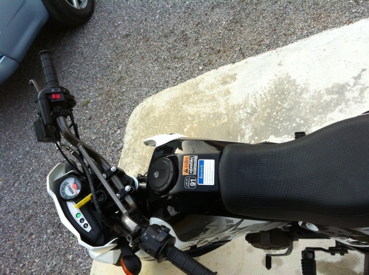 ืNew ksr 2013 สตาร์ทมือ สีขาว ตัวใหม่ครับ รถแค่ 7 เดือน ครับ ืNew ksr 2013 สตาร์ทมือ สีขาว ตัวใหม่ครับ รถแค่ 7 เดือน ครับ