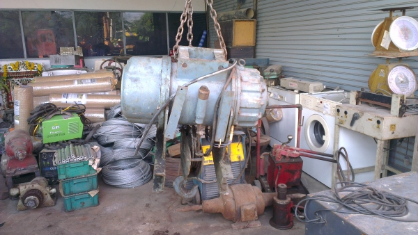 Sell> ขายรอกไฟฟ้ามือสอง Hitachi 1 ตันครับ ไฟ 3 เฟส 380V. มีกล่องไฟพร้อม ใช้งานได้ทันทีครับผม