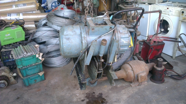 Sell> ขายรอกไฟฟ้ามือสอง Hitachi 1 ตันครับ ไฟ 3 เฟส 380V. มีกล่องไฟพร้อม ใช้งานได้ทันทีครับผม