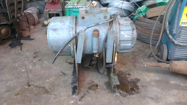 Sell> ขายรอกไฟฟ้ามือสอง Hitachi 1 ตันครับ ไฟ 3 เฟส 380V. มีกล่องไฟพร้อม ใช้งานได้ทันทีครับผม