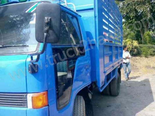 รถบรรทุก 6 ล้อ ยี่ห้อ ISUZU รุ่นNPR 115เเรงม้า