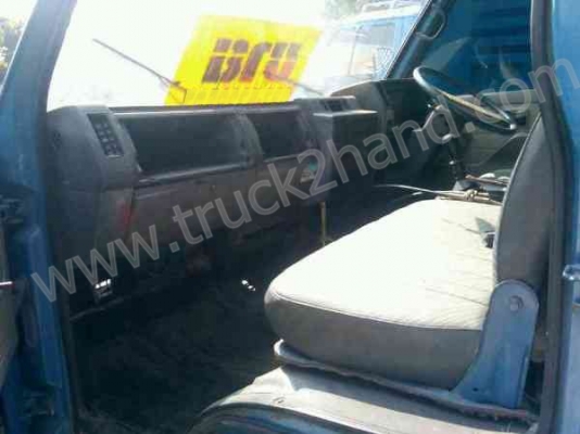 รถบรรทุก 6 ล้อ ยี่ห้อ ISUZU รุ่น NPR 115 เเรงม้า