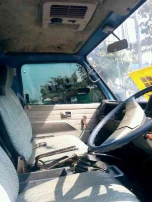 รถบรรทุก 6 ล้อ ยี่ห้อ ISUZU รุ่น NPR 115 เเรงม้า