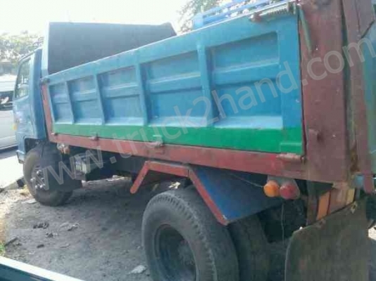 รถบรรทุก 6 ล้อ ยี่ห้อ ISUZU รุ่น NPR 115 เเรงม้า