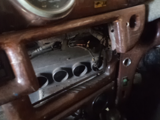 ขาย volvo 122 แปลงเป็นกระบะ สะตายจิ๊ปทหาร เครื่อง SD23 ช่วงล่างมีโฟล์โตโยต้า