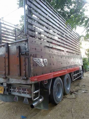 ขายรถล่องสิบล้อ 1 เพลา Isuzu เครื่อง 195 แรง จดทะเบียนปี 43 สภาพพร้อมใช้งาน ขายรถล่องสิบล้อ 1 เพลา Isuzu เครื่อง 195 แรง จดทะเบียนปี 43 สภาพพร้อมใช้งาน