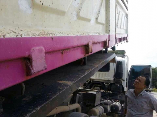 ขายรถบรรทุกสิบล้อดั๊มพ์ Isuzu deca เครื่อง 300 แรง ปี 52 กระบะสามมิตร