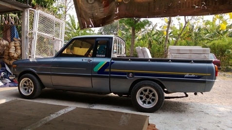 MAZDA FAMILIA 1300 SUPERCAB สีเทาราคาต่อรองได่ครับ