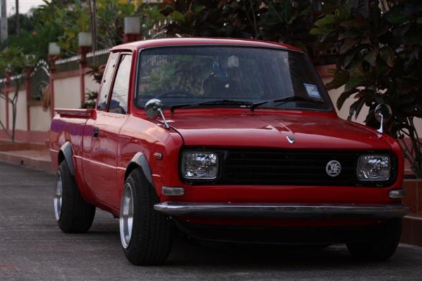 MAZDA FAMILIA 1300 SUPERCAB สีเทาราคาต่อรองได่ครับ