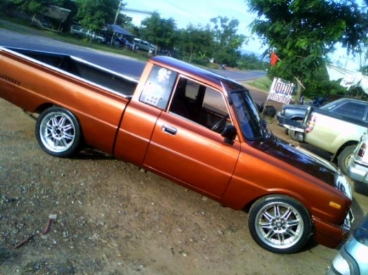 MAZDA FAMILIA 1300 SUPERCAB สีเทาราคาต่อรองได่ครับ