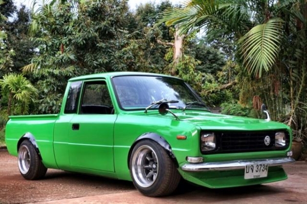 MAZDA FAMILIA 1300 SUPERCAB สีเทาราคาต่อรองได่ครับ