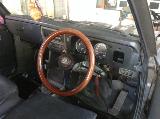 MAZDA FAMILIA 1300 SUPERCAB สีเทาราคาต่อรองได่ครับ