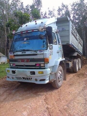 รถอีซูซุ 10 ล้อดั้ม FVZ 195 แรงม้า. สนใจติดต่อ 081 - 6079515