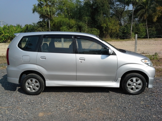 TOYOTA AVANZA 1.3 E AT  ปี2005