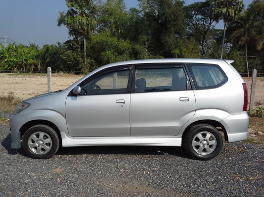 TOYOTA AVANZA 1.3 E AT  ปี2005