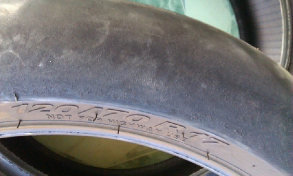 ขายยางหน้าหลังPirelli ยางสลิกsc2 ปี2013 เซ็นเซอร์เต็มๆ สวย ๆ ครับ