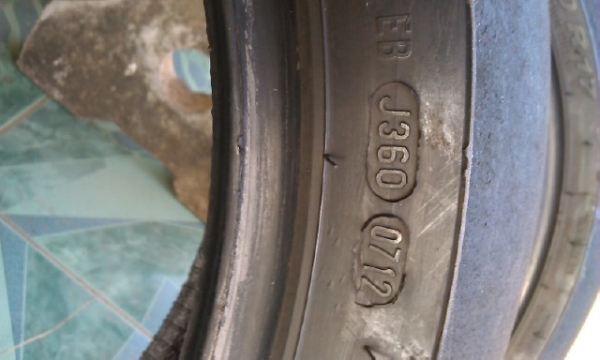 ขายยางหน้าหลังPirelli ยางสลิกsc2 ปี2013 เซ็นเซอร์เต็มๆ สวย ๆ ครับ