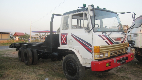 10 ล้อ F18 เพลาเดียว ขึ้น แบคโฮ 200