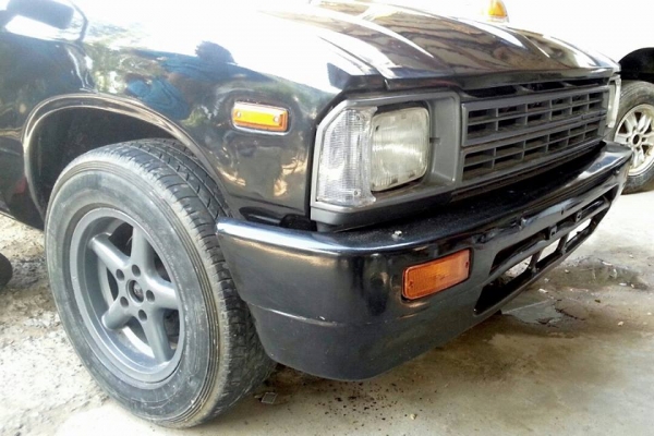 ขาย/แลก.Toyota rn 40 ..กระบะ ไฟเหลี่ยม.สีดำ.รถอยู่ จ.ศรีสะเกษ